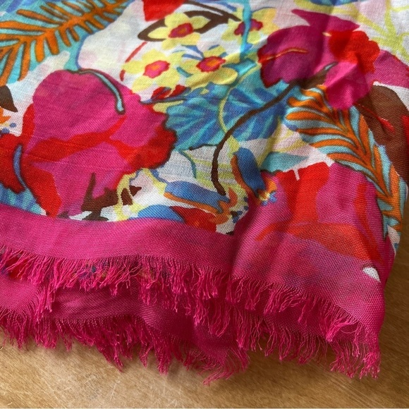 J MCLAUGHLIN GISELLE SCARF 50X50 FRINGE DRAPE FLORAL ARTSTY CHIC MODAL SILK - Picture 11 of 12